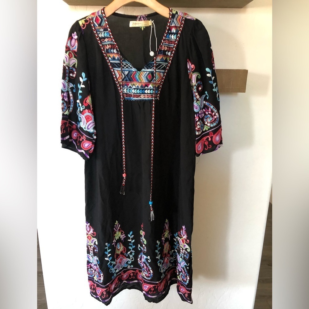 Cyn Cynthia Mehra|Boho floral embroidered black flowy dress with tassels•NWOT